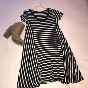 Cute stripped dress!